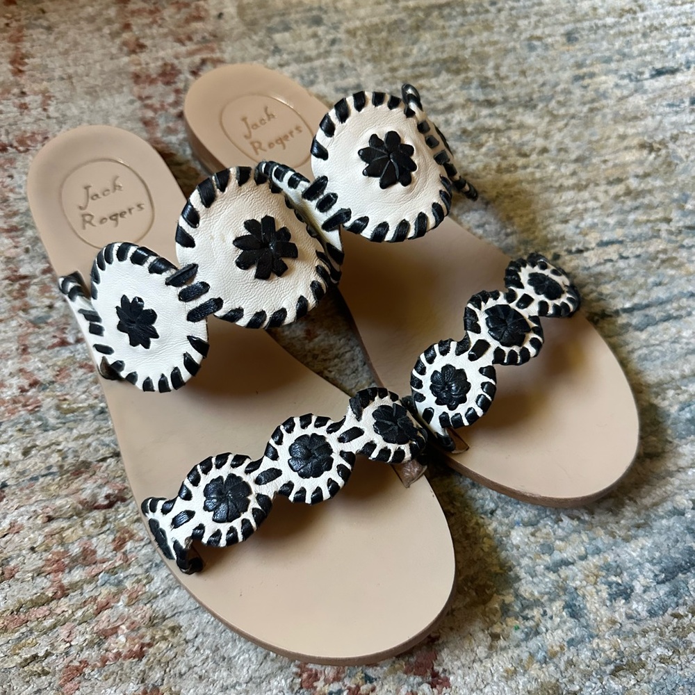 Jack Rogers black and cream sandals! Classic and versatile! - Picture 5 of 5